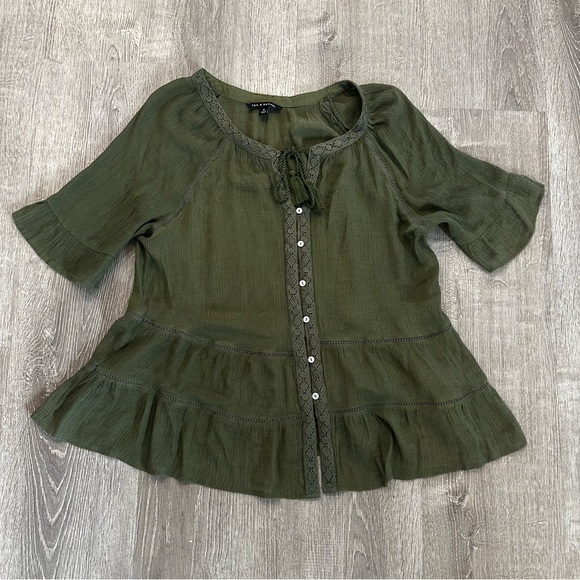 Zac & Rachel Tops - Zac & Rachel Green Puff Sleeve Peplum‎ Blouse